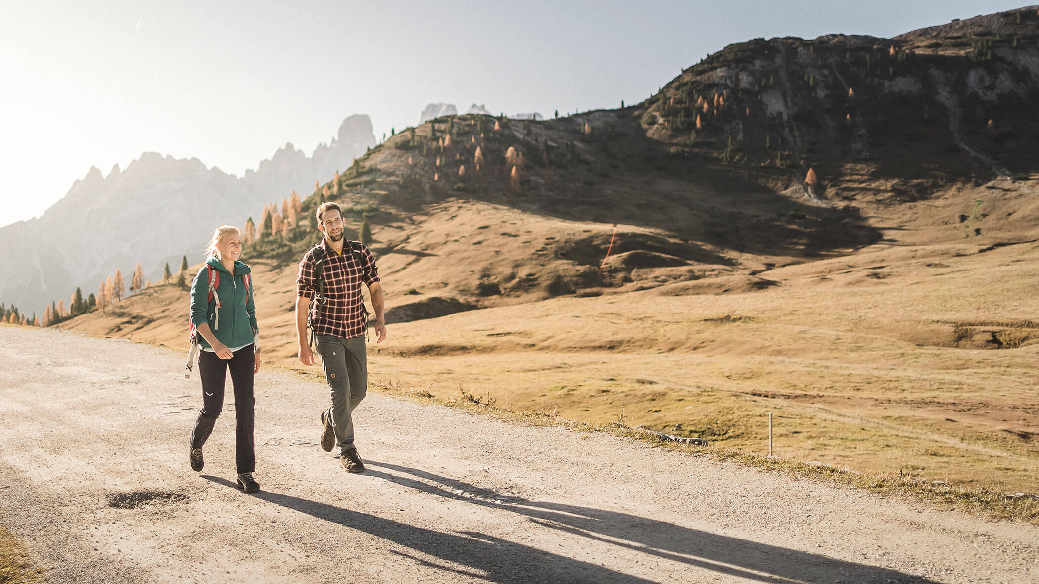Herbstwanderung über goldene Almwiesen im Hochpustertal